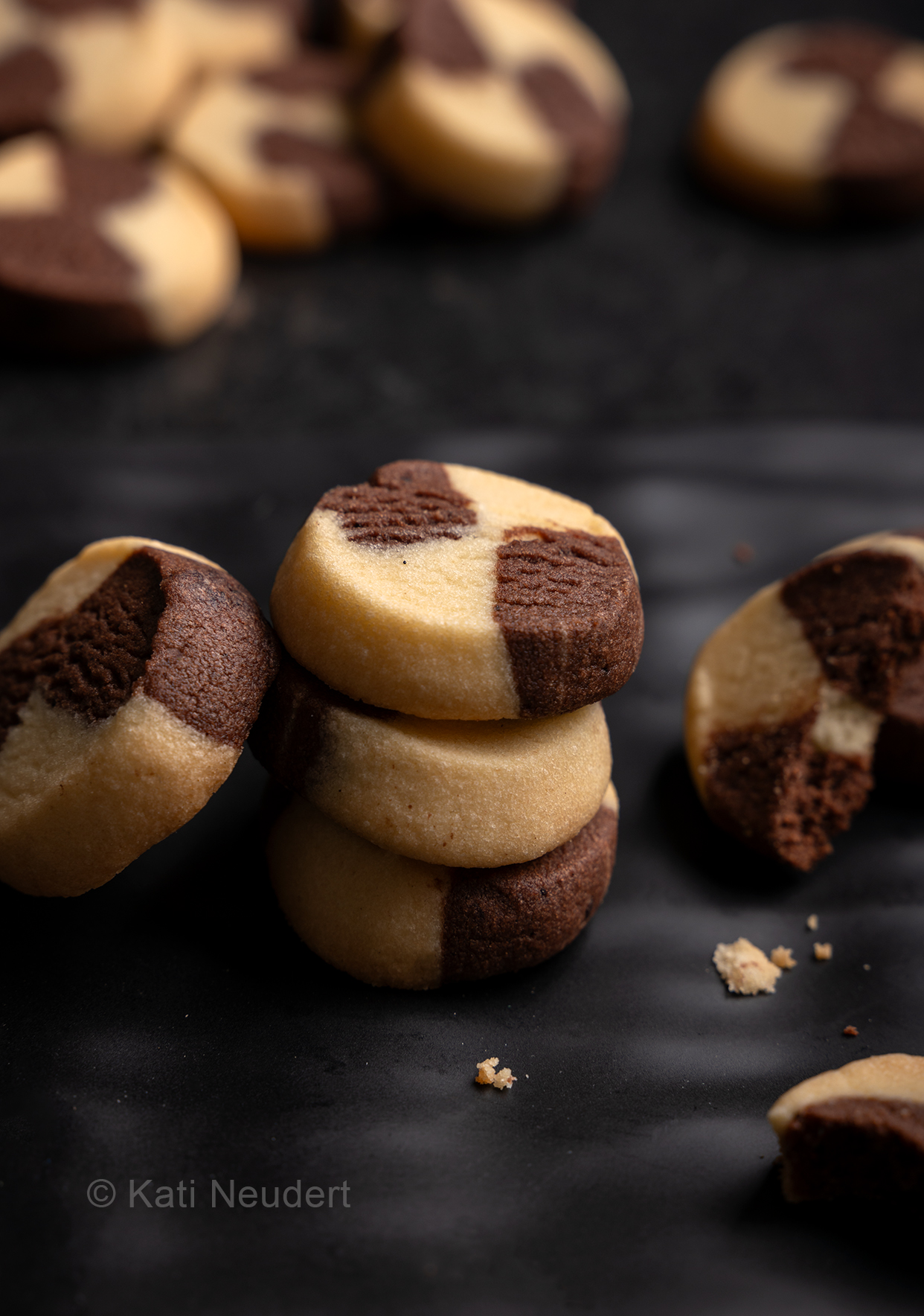 Veganes Schwarz-Weiß-Gebäck (Mürbeteig Plätzchen mit Vanille und Kakao ... Veganes Schwarz-Weiß-Gebäck (Mürbeteig Plätzchen mit Vanille und Kakao ...